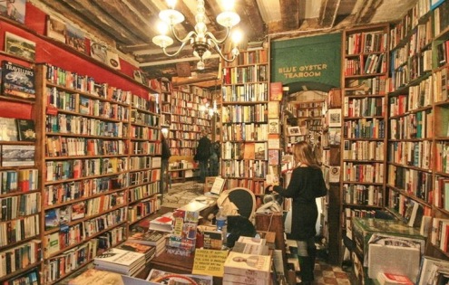 inside-shakespeare-and-co